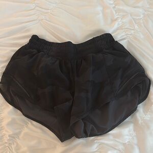Lululemon Hotty Hot 2.5 LR Shorts